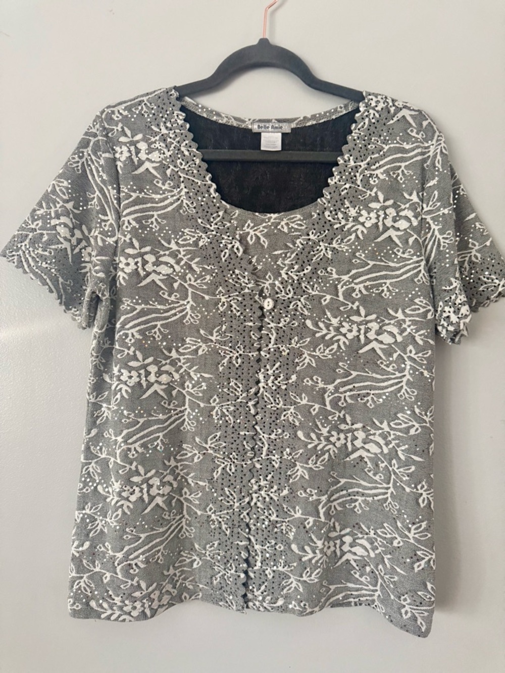 😸Belle Amie “Fooler” Gray Sparkling Floral Lace-Trim Button Front Blouse